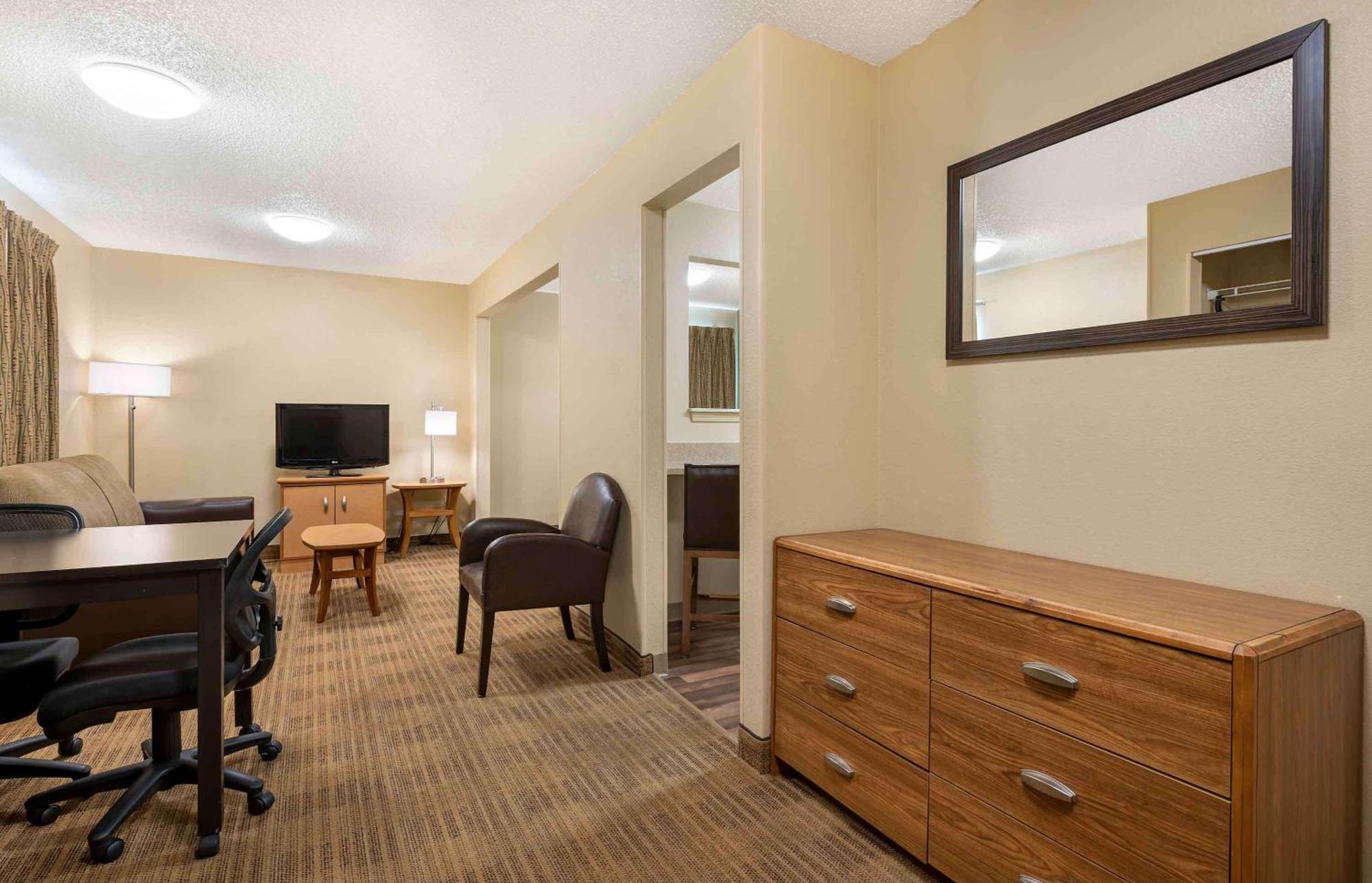 Suburban Studios Indianapolis Northwest - College Parks Εξωτερικό φωτογραφία