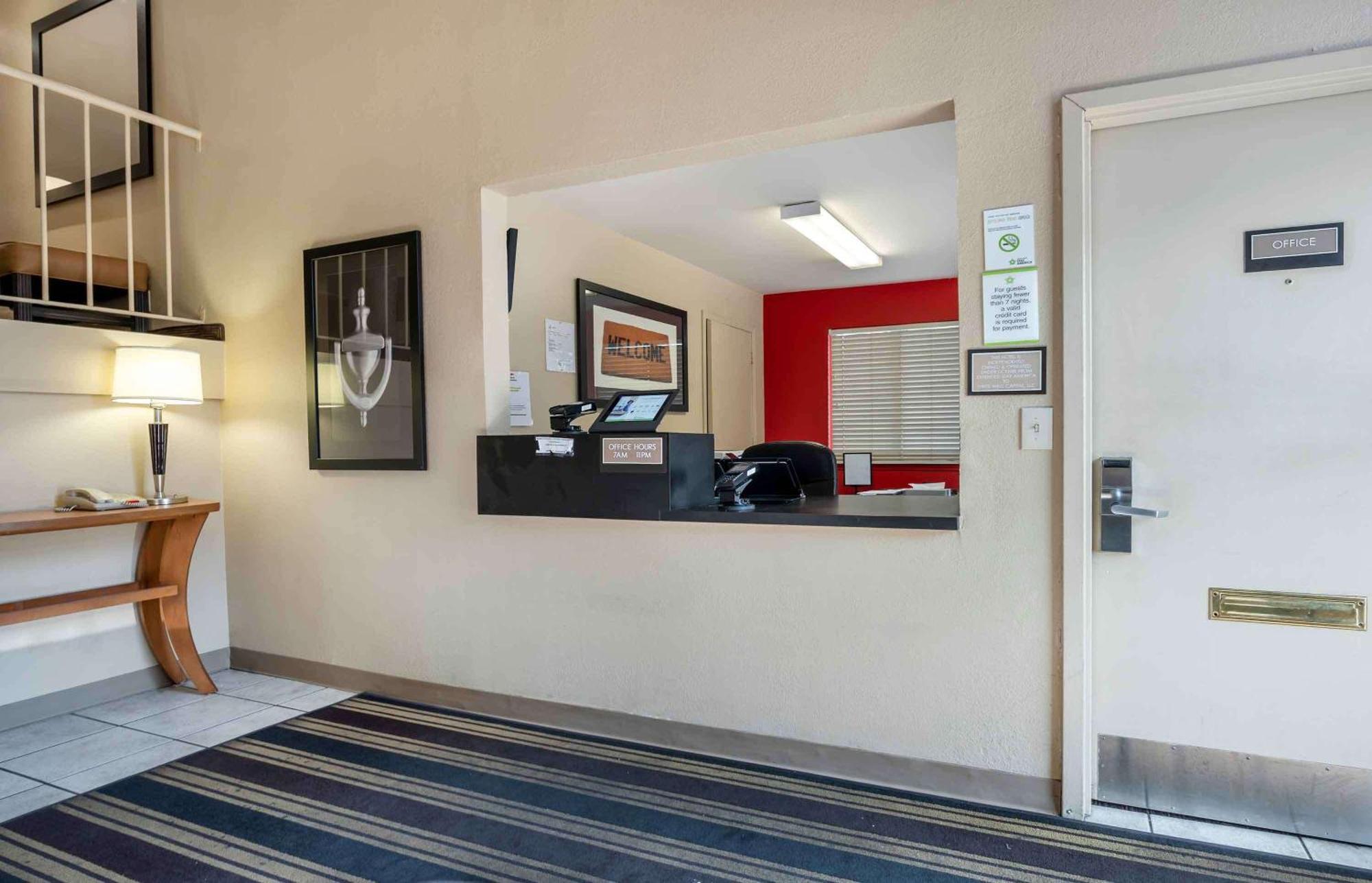Suburban Studios Indianapolis Northwest - College Parks Εξωτερικό φωτογραφία